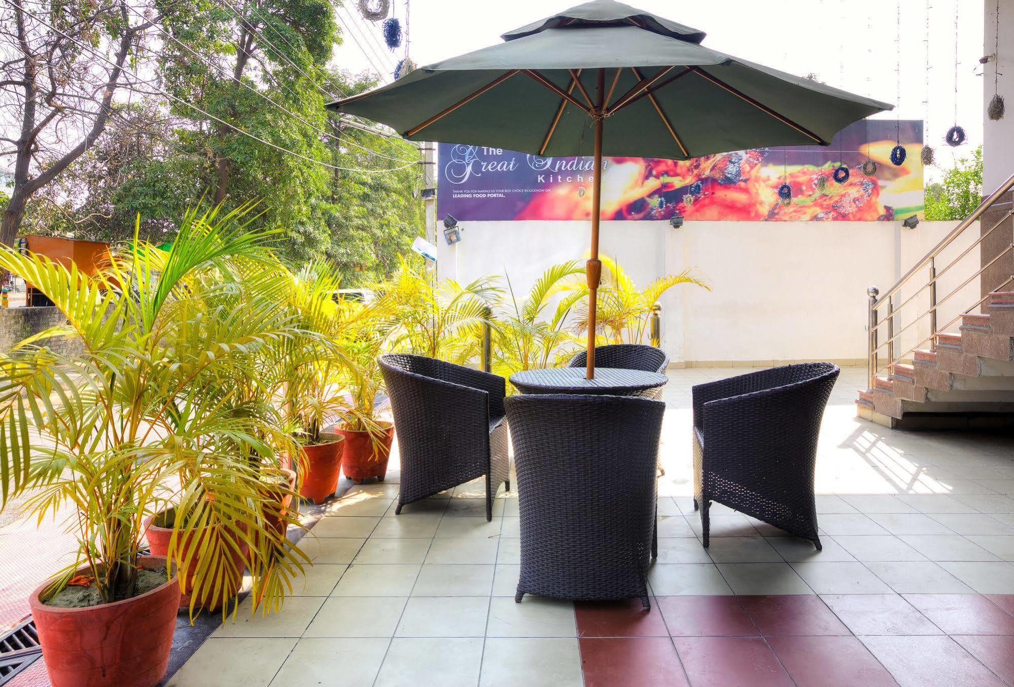Treebo Shivam Inn Near Singapore Mall Лакхнау Екстер'єр фото