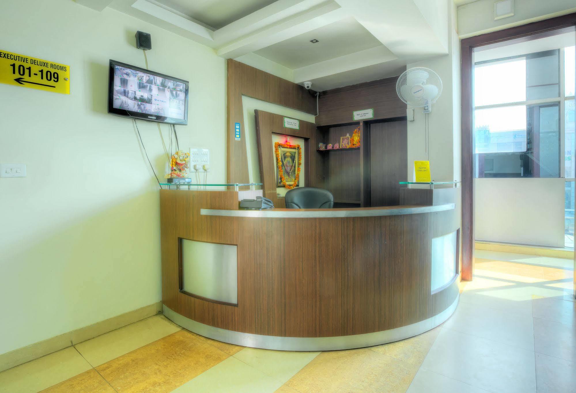 Treebo Shivam Inn Near Singapore Mall Лакхнау Екстер'єр фото