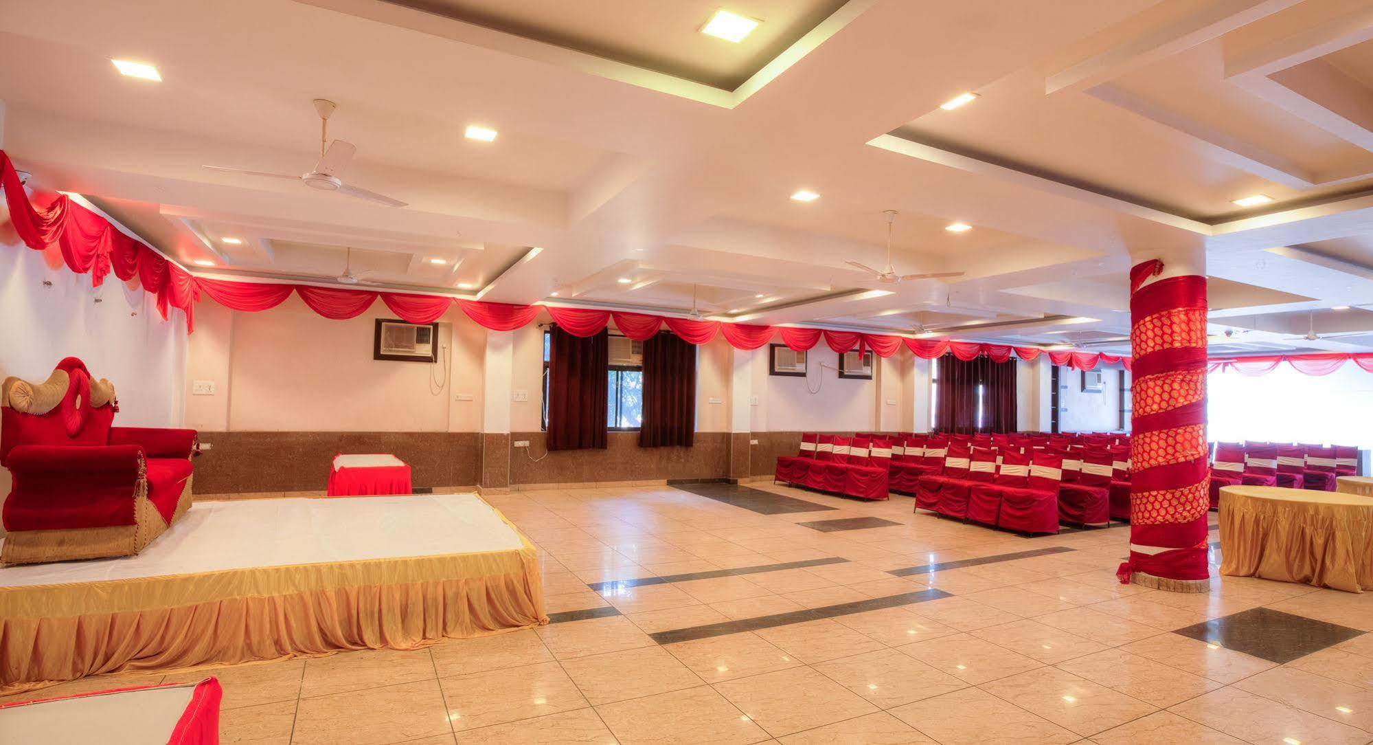 Treebo Shivam Inn Near Singapore Mall Лакхнау Екстер'єр фото
